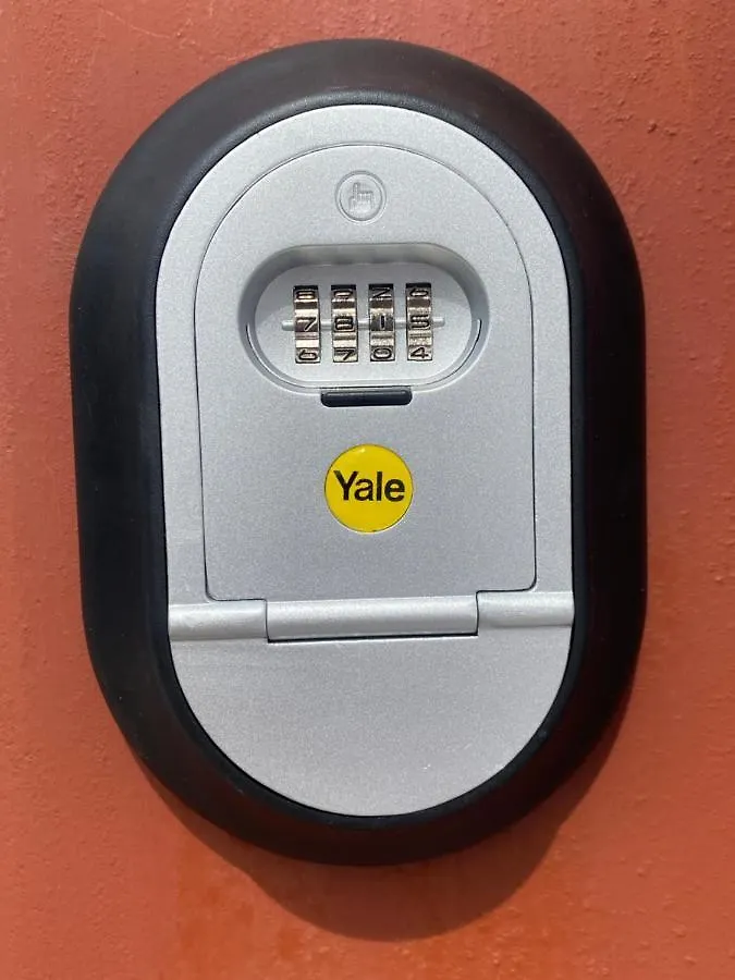 Superbe petite appartement lumineux bien décoré avec Netflix gratuit Charleroi Belgique