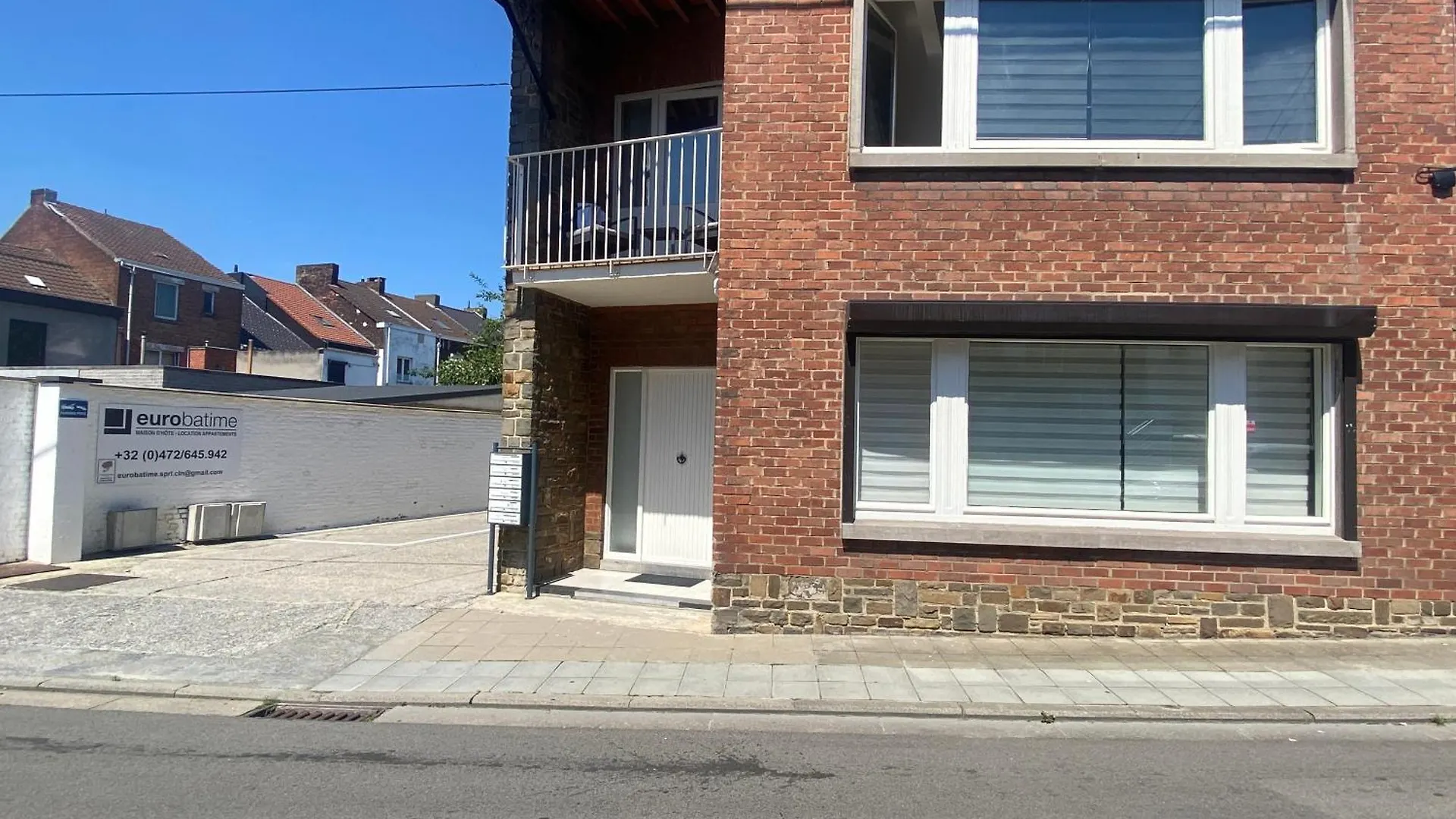 Superbe petite appartement lumineux bien décoré avec Netflix gratuit Charleroi 0*,  Belgique