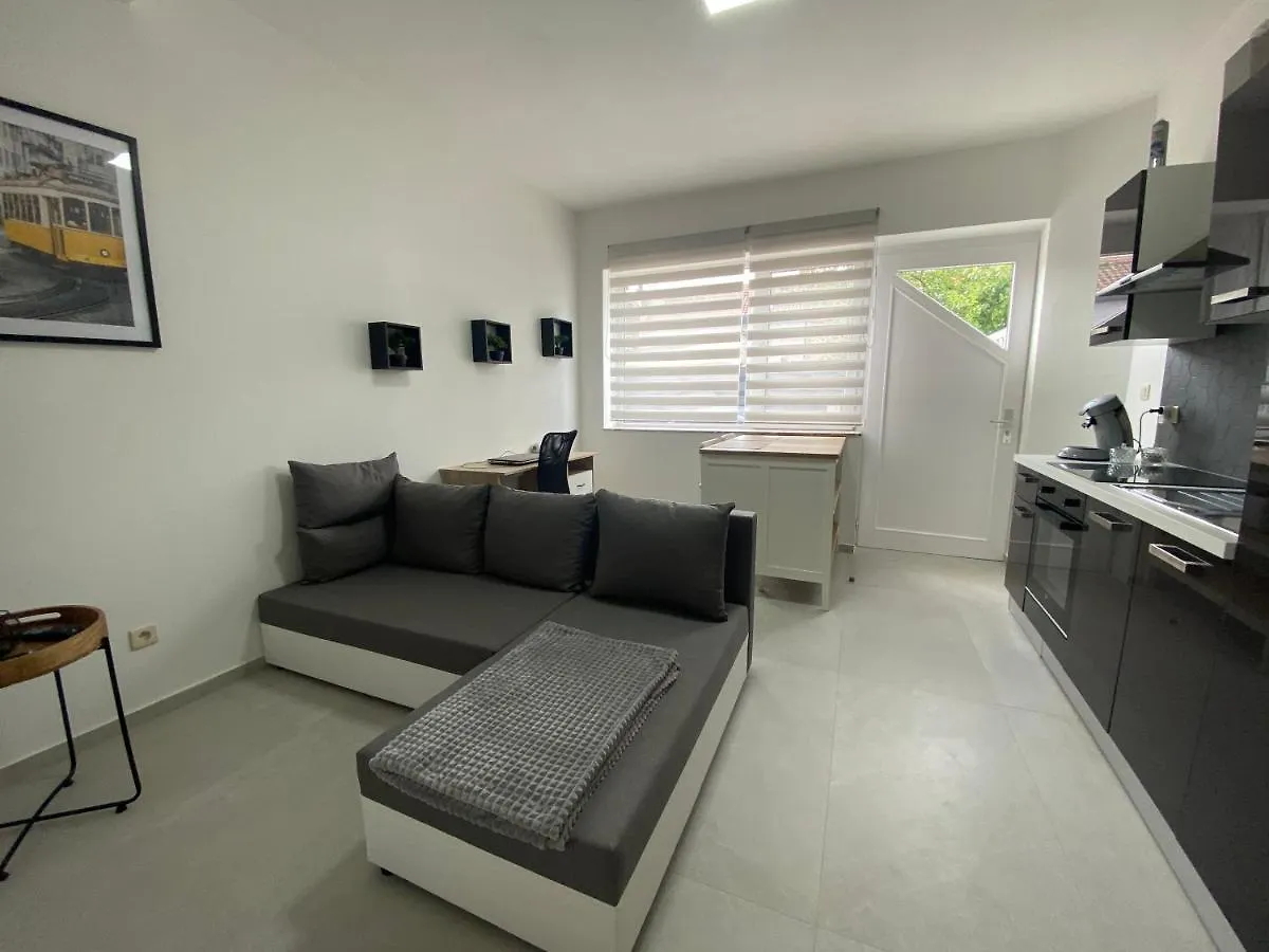 Superbe petite appartement lumineux bien décoré avec Netflix gratuit Charleroi Apartamento